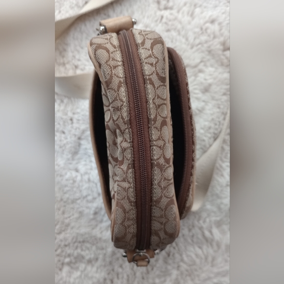 Coach Cross Body bag/purse - Picture 7 of 7
